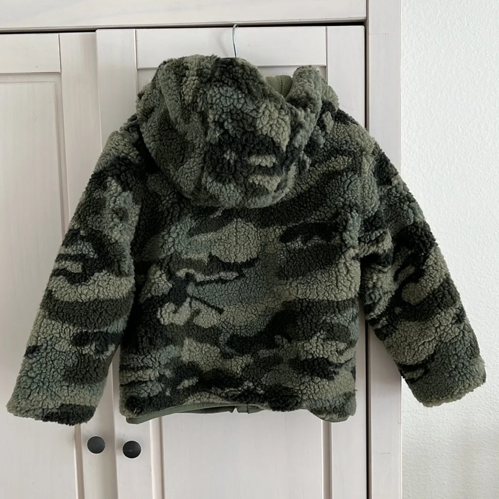 Baby Gap (VGUC) | camo sherpa fleece lined hooded jacket coat
